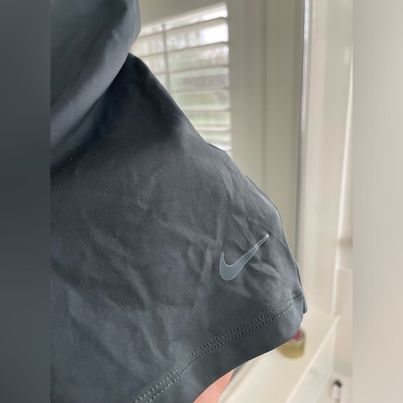 Nike Women's Racerback Tank with Built in Bra - Small - Picture 9 of 11